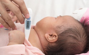 Bé bị cảm lạnh, có nên đưa bé đi khám không?