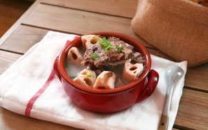 Canh sườn, củ sen ngọt mát cho bữa cơm chiều