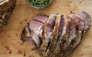 Nghỉ lễ ở nhà cũng ăn sang: Đùi cừu nướng tỏi và hương thảo