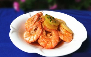 Khoai tây xào tôm đơn giản mà ngon miệng