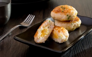 Cuối tuần làm chả tôm nhân phô mai