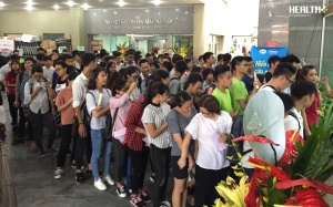 Dòng người hiến máu xếp hàng dài trong Ngày hội Trung thu cho em 2017