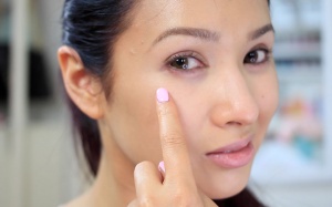 9 cách giúp tiễn biệt quầng mắt và bọng mắt