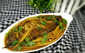 Cá bơn sốt nấm kim châm mềm ngon hết ý