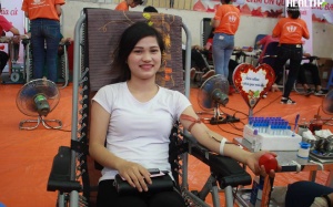 Nam thanh nữ tú rủ nhau hiến máu trong Ngày hội Nghĩa tình mùa Thu 2017