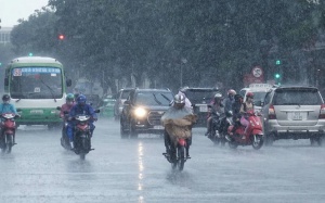Mưa dông diện rộng từ miền Trung trở vào Nam Bộ