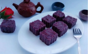 Tự làm bánh Trung thu khoai lang tím mềm ngọt