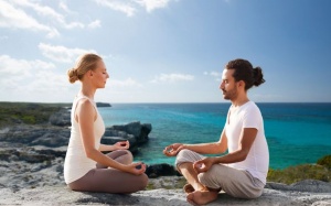 Video: Tập yoga tốt cho đời sống tình cảm của bạn thế nào?