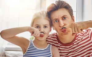 Bí kíp tẩy ria mép cho chị em từ bột gelatin vài nghìn đồng