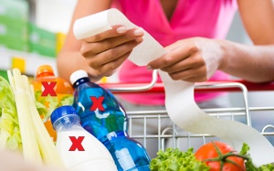 Tại sao bạn nên loại bỏ đồ nhựa khỏi bếp ăn của gia đình?