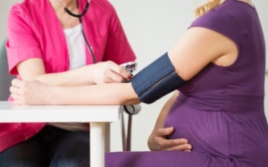 Bà bầu bị tăng huyết áp cần lưu ý những gì?