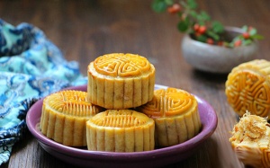 Bánh Trung thu nhân đậu trắng ruốc thịt ngon lạ không thể bỏ qua