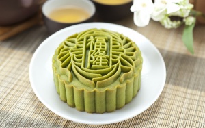 Bánh Trung thu matcha nhân đậu đỏ thơm mát