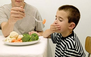 Con hết ê a ngậm cơm nhờ mẹ tìm đúng “thủ phạm” gây biếng ăn