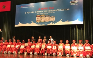 Vinamilk đồng hành tổ chức mừng thọ và chăm sóc sức khỏe cho gần 1.000 người cao tuổi