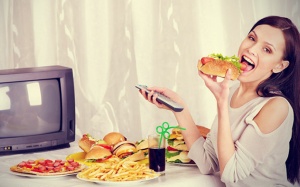 Khắc phục ăn quá nhiều không phải cứ ăn ít đi là xong