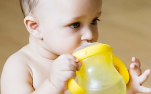 Bổ sung dinh dưỡng giúp phòng bệnh táo bón ở trẻ