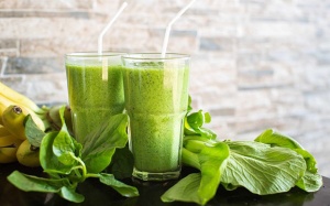 Tự pha sinh tố rau xanh thanh lọc cơ thể