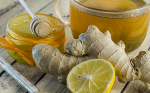 Trời mưa, pha ngay cốc trà gừng mật ong phòng cảm lạnh