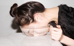 Rửa mặt bằng nước có gas để da đẹp như gái Hàn: Lợi hay hại?