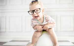 Làm gì để trẻ hết táo bón?