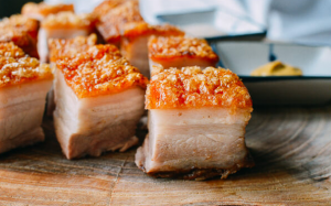 Ấm bụng ngày mưa với thịt ba chỉ quay giòn bì 