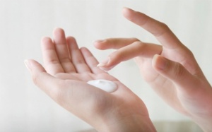 Mắc bệnh vẩy cá có nên dùng TPCN Kim Miễn Khang và kem thảo dược Explag?