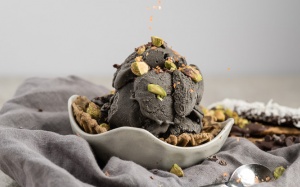 Công thức làm kem than tre thời thượng mà giới trẻ đang mê tít 