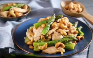 Gà xào hạt điều măng tây vừa ngon vừa dễ chế biến