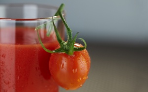 3 công thức làm nước ép cà chua giúp đẹp da, tăng sức