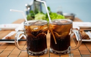 Chỉ 2 lon soda/tuần cũng làm tăng nguy cơ đái tháo đường, đau tim, đột qụy