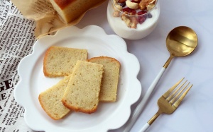 Cuối tuần nướng bánh mì chuối thơm lừng gian bếp