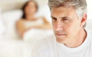 Ngoài tuổi tác, điều gì gây suy giảm ham muốn tình dục?