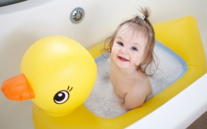 Infographic: Hướng dẫn cách tắm an toàn cho trẻ sơ sinh