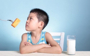 Trẻ dễ gặp rối loạn ăn uống ở trường