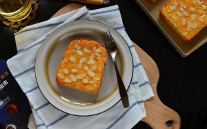 Ăn sáng ngon với bánh mì nướng phô mai hạnh nhân