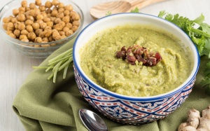 Soup đậu nóng hổi ngày Đông lạnh: Còn hơn là một món ăn