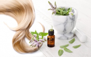 Tinh dầu nào giúp dưỡng tóc, ngăn rụng tóc và hói đầu?