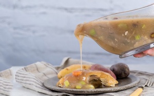 Ngon lạ nước sốt rưới cơm từ... lòng, cổ và cánh gà