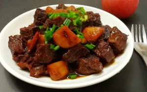 Món thịt bò kho táo, ngon miệng và mới lạ