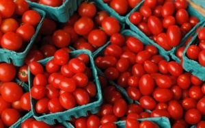 Vì sao bạn nên ăn trái cây có màu đỏ?