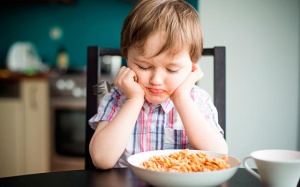 5 lý do thường gặp khiến trẻ biếng ăn, ăn không ngon miệng 