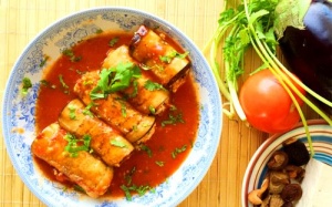 Cà tím cuộn đậu sốt cà chua