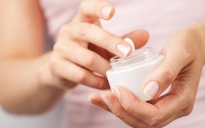 Có nên dùng gel thảo dược Subạc bôi vết ong đốt?