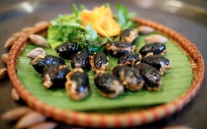 Món ngon cuối tuần: Trám đen nhồi thịt chiên