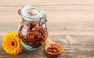 Lưu ý khi sử dụng keo ong để tăng cường miễn dịch tự nhiên trong mùa Đông