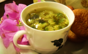 Tại sao bạn nên uống trà hoa cúc ngay từ bây giờ?