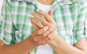 Bị viêm khớp dạng thấp, đắp thuốc nam có khỏi không?