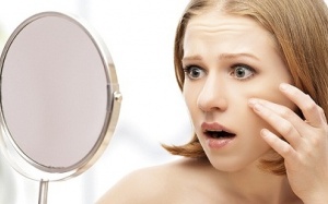 Lý do nào khiến dân văn phòng dễ lão hóa sớm, già nhanh?