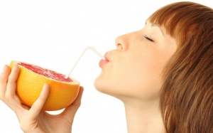 Đừng cố uống 2 lít nước mỗi ngày, hãy ăn thêm thực phẩm mọng nước